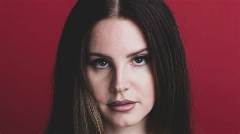 Understanding the Allure of Junk Witchcraft in Lana Del Rey's Fanbase